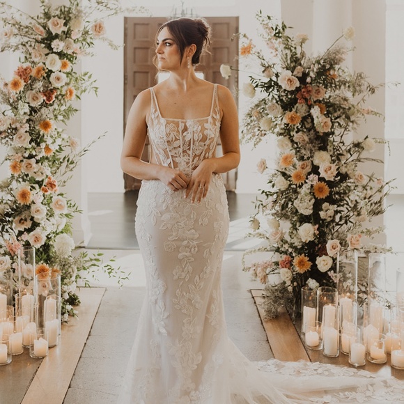 Blue by Enzoani Wedding Dress Style Rosemary (Unlined) - Picture 2 of 8